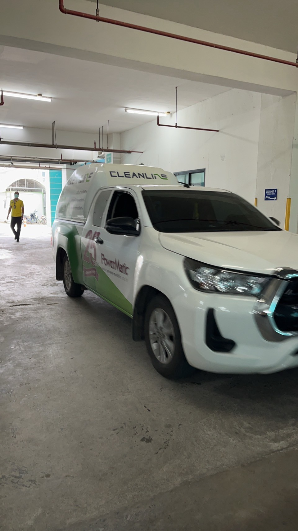 รถบริการ CLEANLINE ในพื้นที่โรงพยาบาลหัวหินในวันติดตั้งเครื่องสำรองไฟ